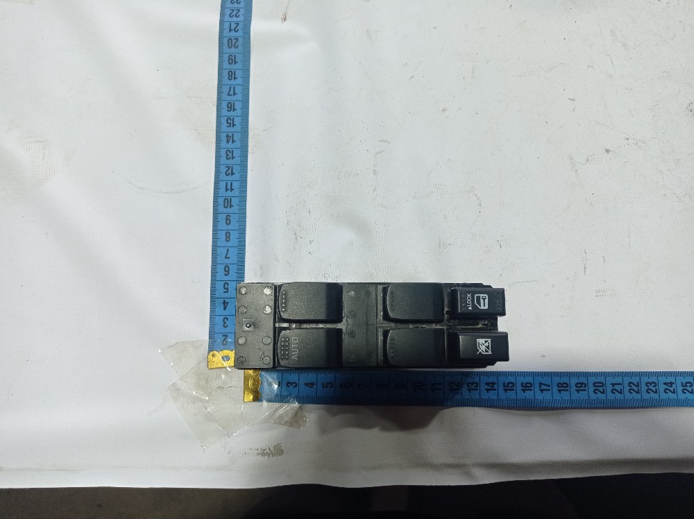 Botão Vidro Dianteiro Esquerdo Suzuki Vitara 2012 2015 V376 4
