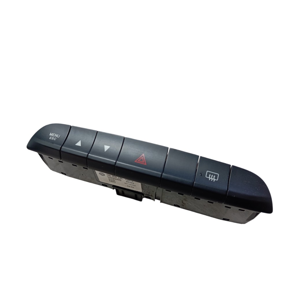 Botão pisca alerta desembaçador Fiat Mobi 2023 5
