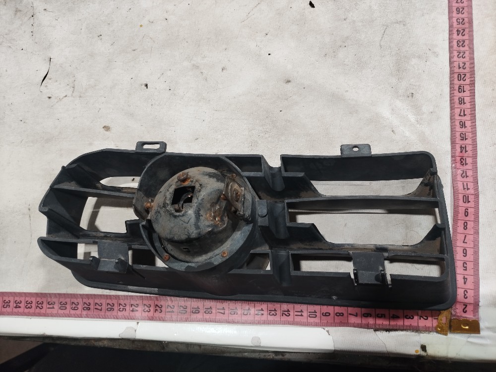 Moldura Farol Milha Esquerdo Vw Golf 2002 V373 6