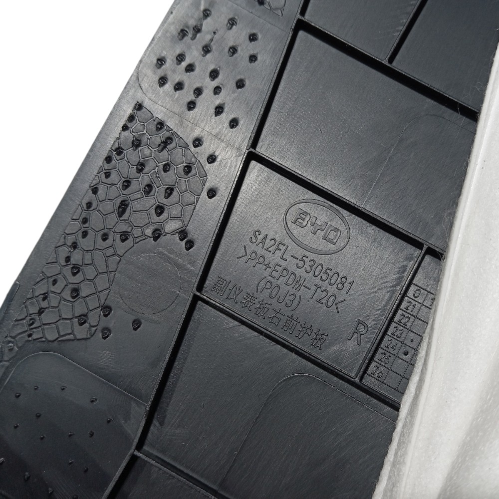 Acabamento direito console Byd Song Pro 2025 V669 6