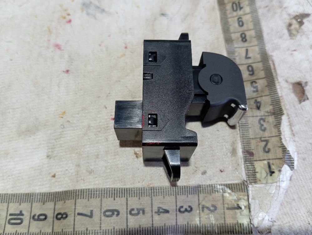 Botão Vidro Porta Traseira Esquerda Jac Iev40 83 Kw 20 V615 8