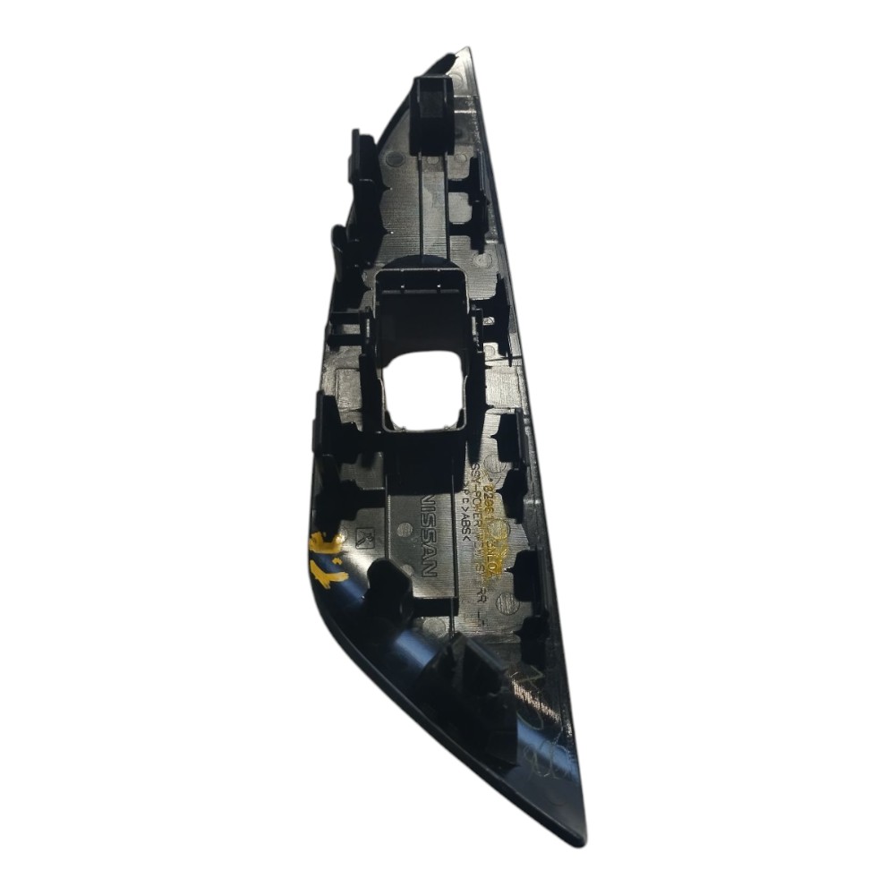 Moldura Botao Vidro Traseiro Esquerdo Nissan Leaf 2023 V632 3