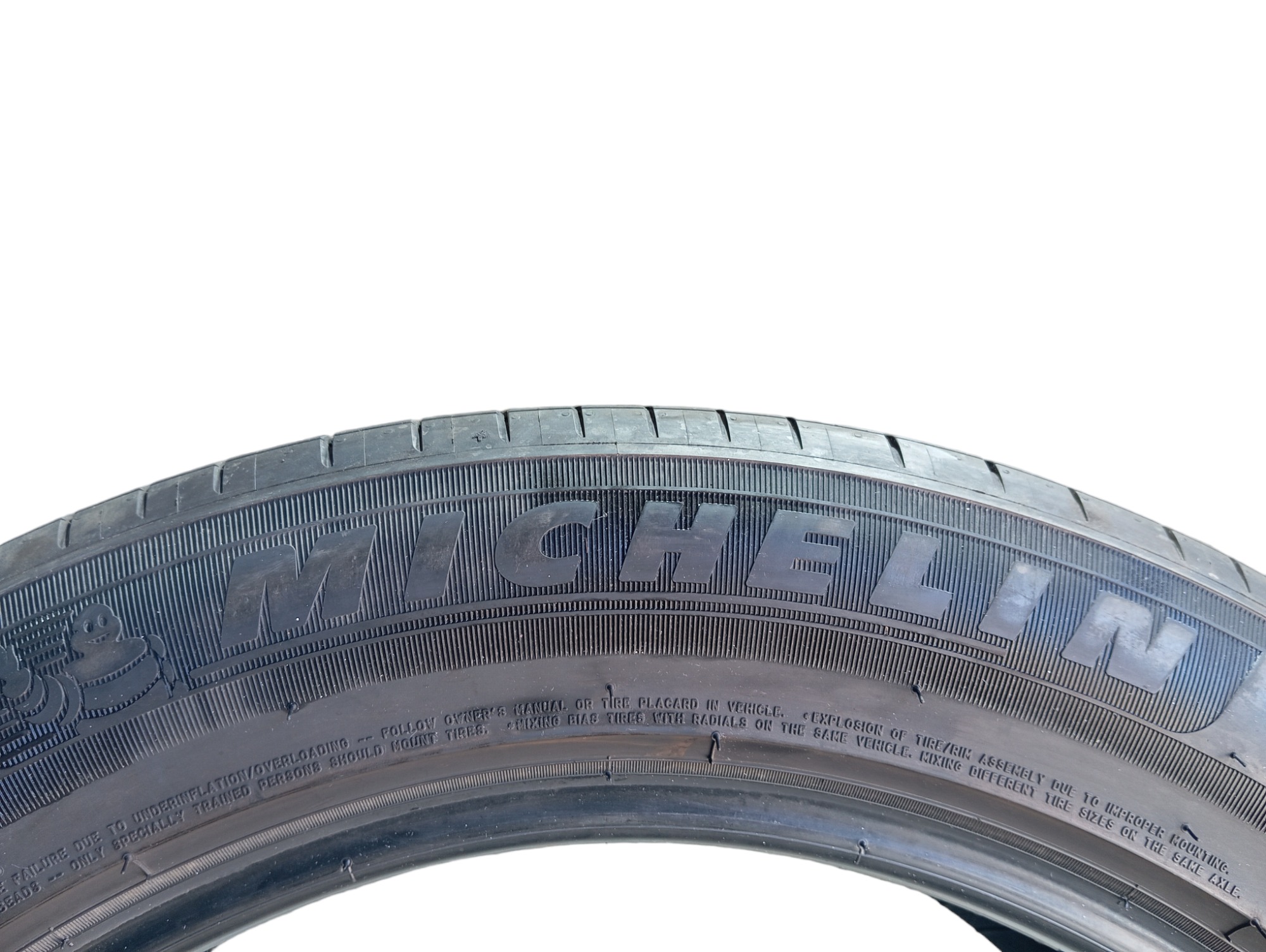 Pneu Aro 19 Michelin Primacy 4 235/55 R19 Com Detalhe 2