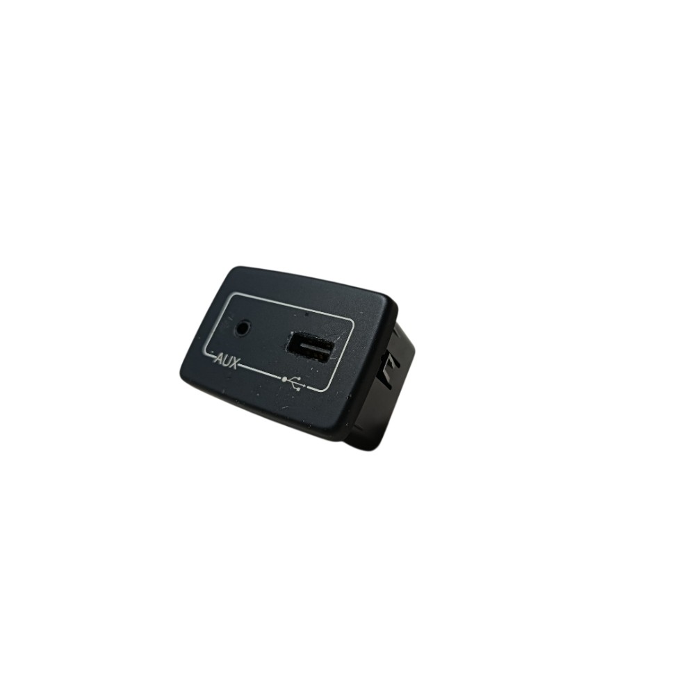 Entrada USB auxiliar Fiat Mobi 2018 4