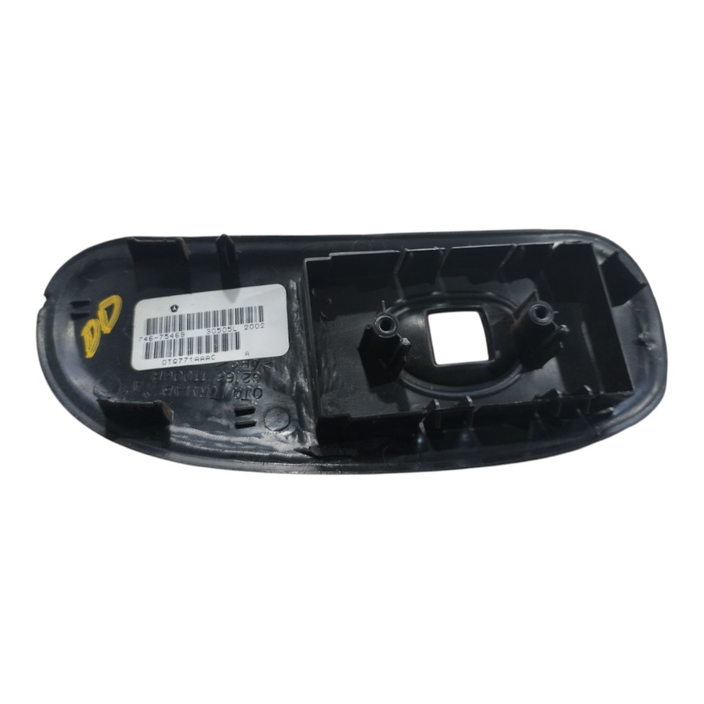 Moldura Botão Vidro Dianteira Direita Grand Caravan  03 V578 3