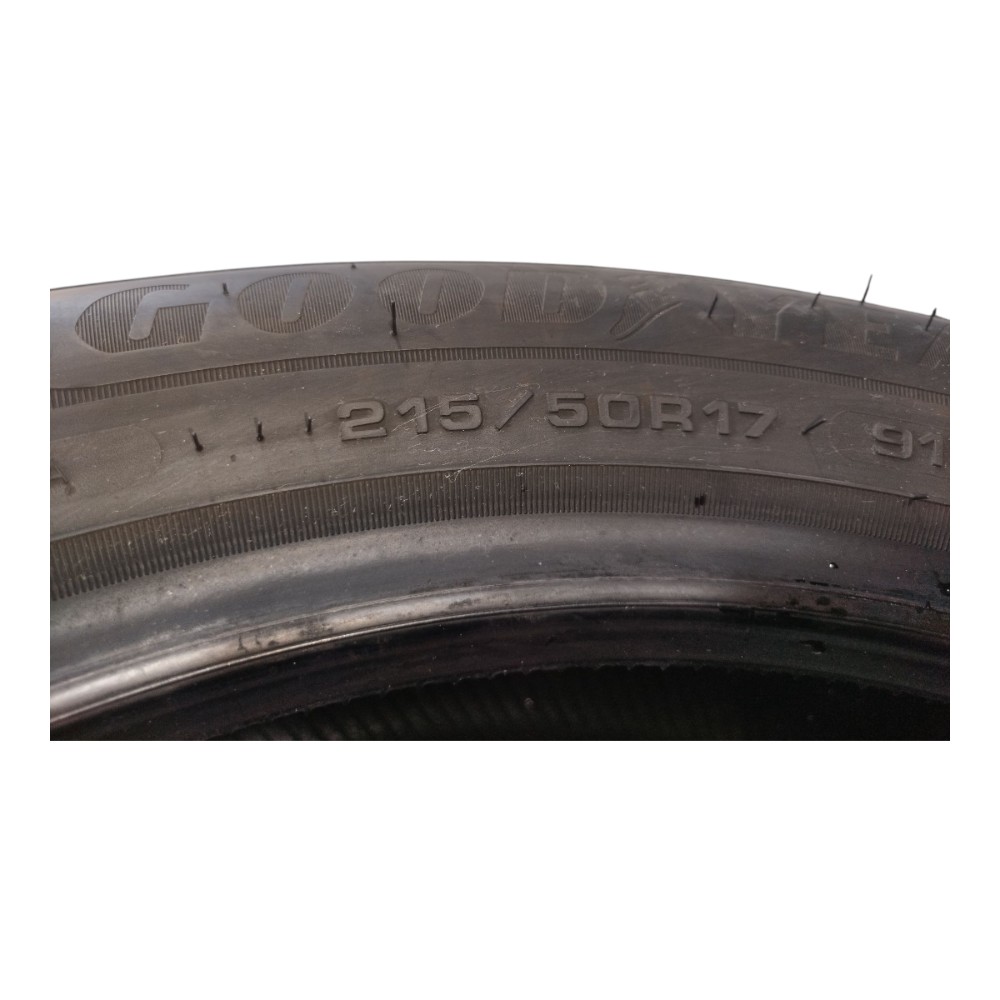 Pneu Goodyear 215/50r17 V632