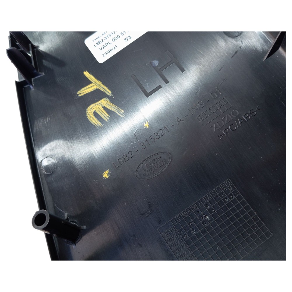 Acabamento Coluna Tras Esquerda Land Rover Defender 22 V645 6