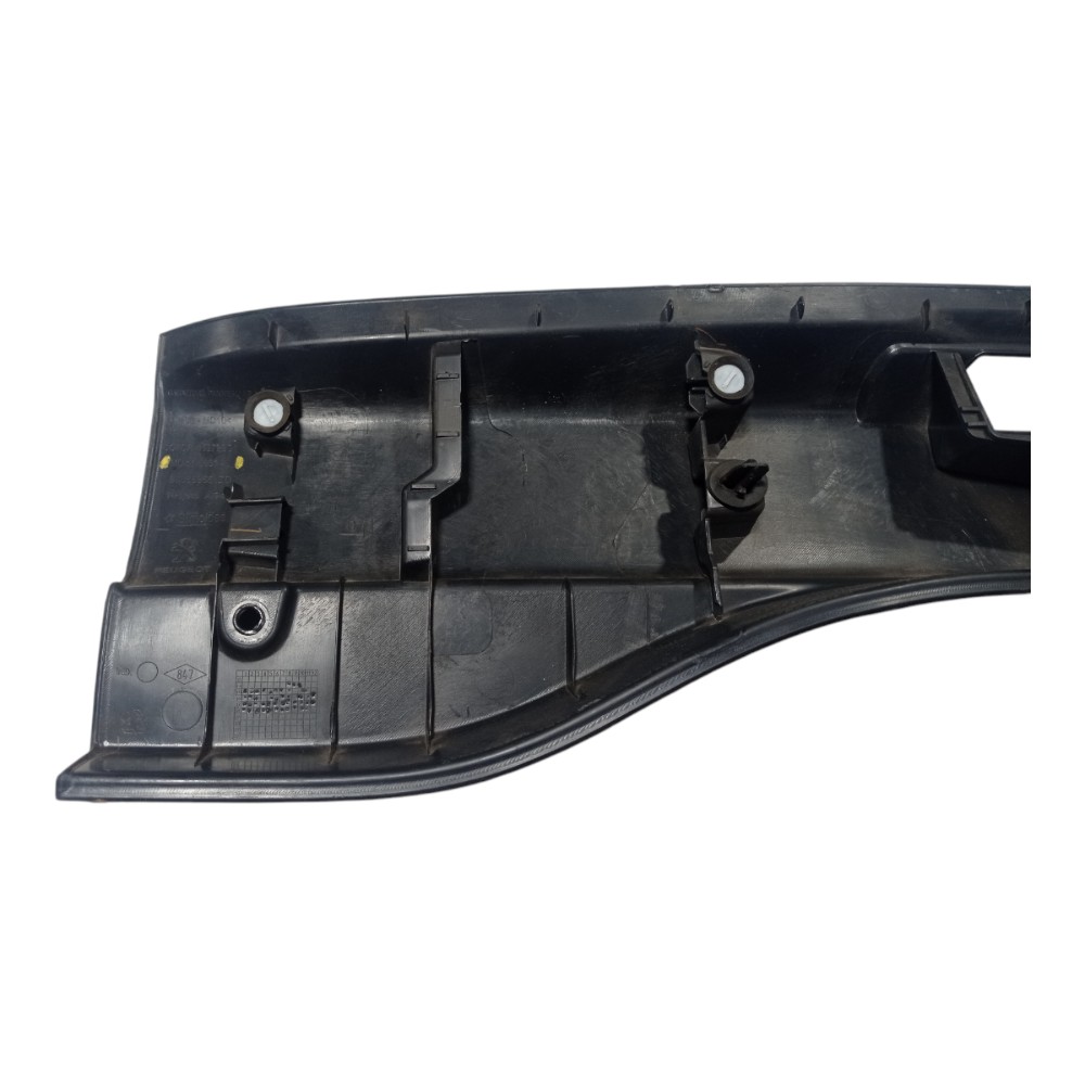 Soleira Moldura Painel Traseiro Peugeot 2008 2017 A 19 V341 3