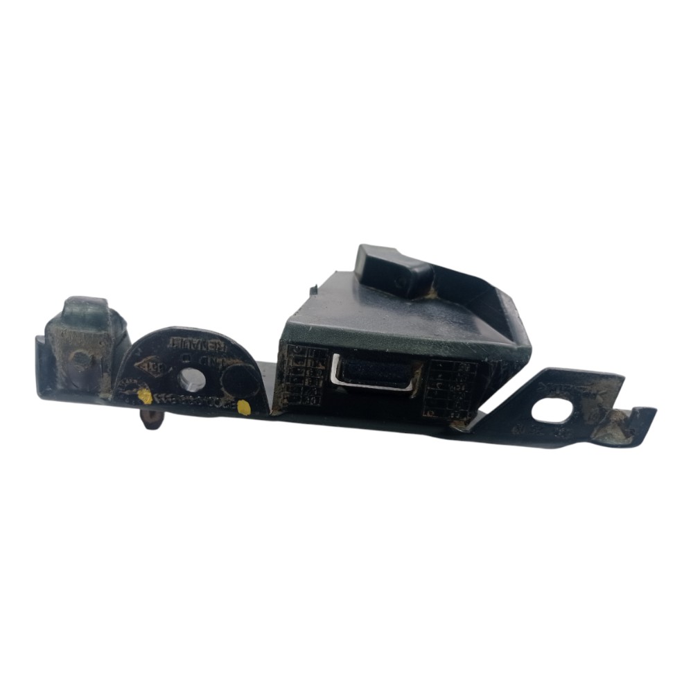 Suporte Guia Parachoque Traseiro Esquerdo Renault Clio 2011 1