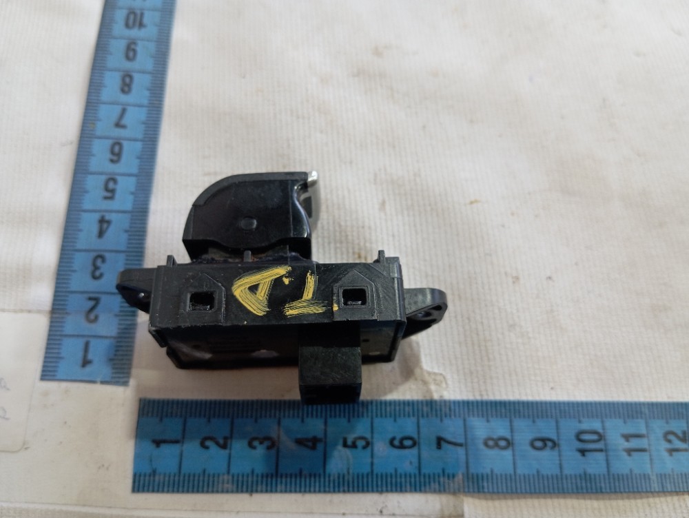 Botão Vidro Porta Traseira Direita Jac Ej7 2023 V618 8