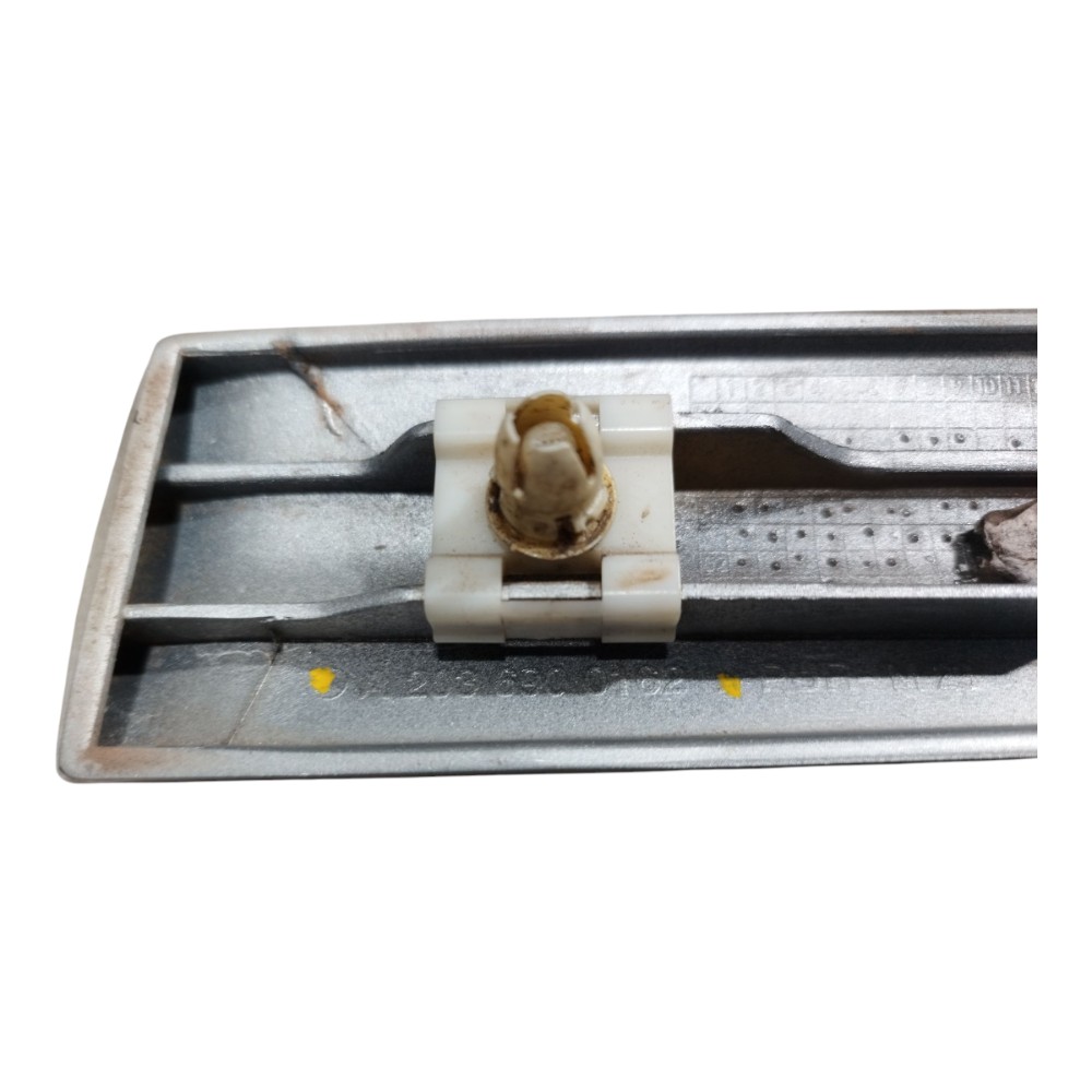 Aplique Paralama Esquerdo Mercedes C180 2002 2007 V661 2