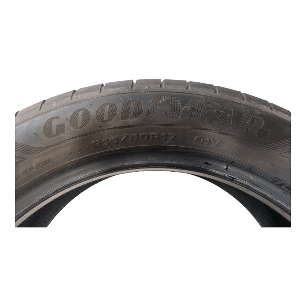 Pneu Goodyear 215/50r17 V632 2