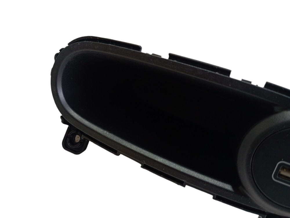 Moldura Entrada Usb Hyundai Creta 2023 V609 4