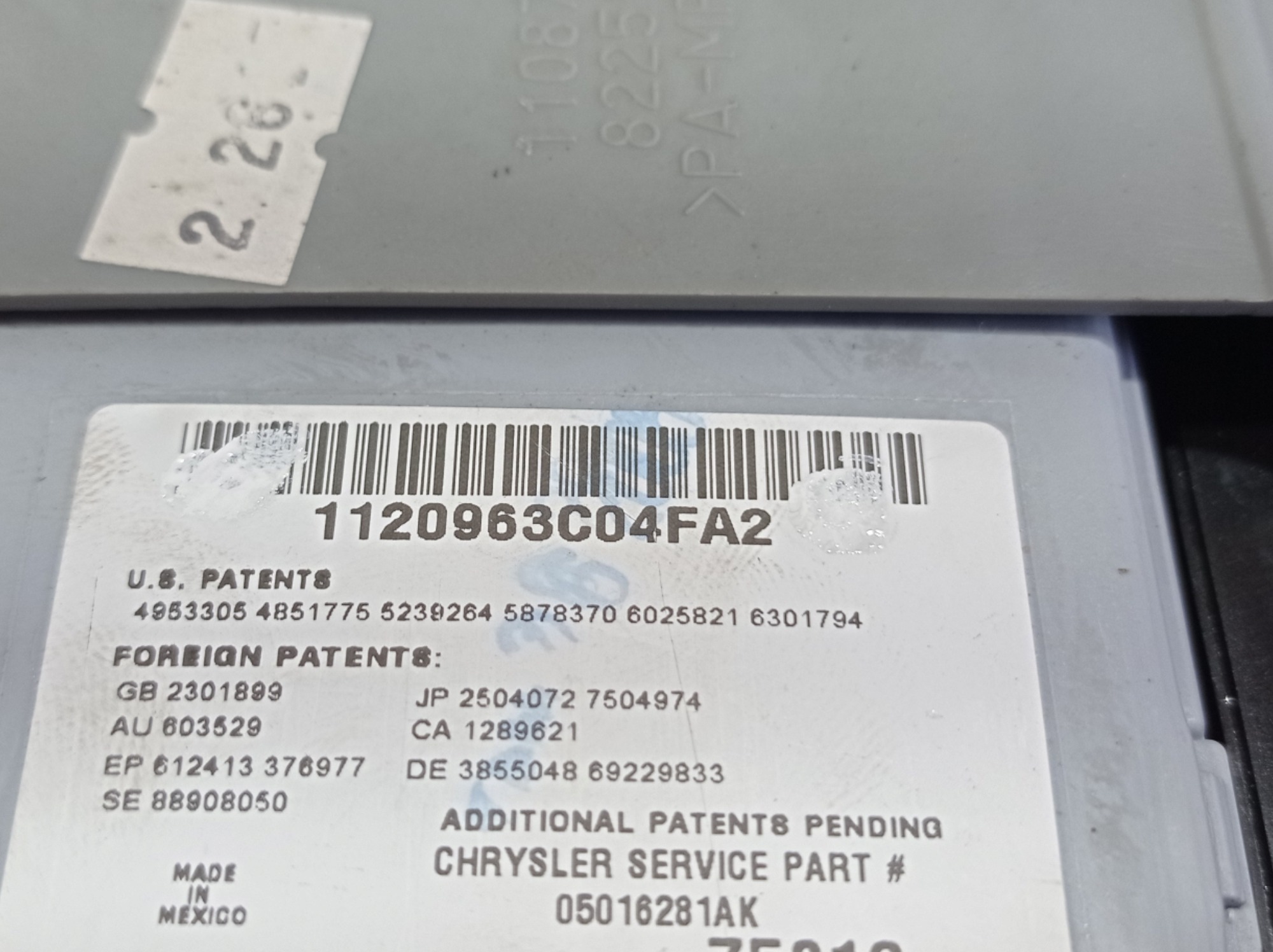 Luz Cortesia Chrysler  Grand Caravan Limited 2005 V586 10