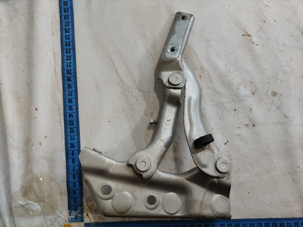 Dobradiça Esquerda Capô Mercedes B180 2010 V630 10