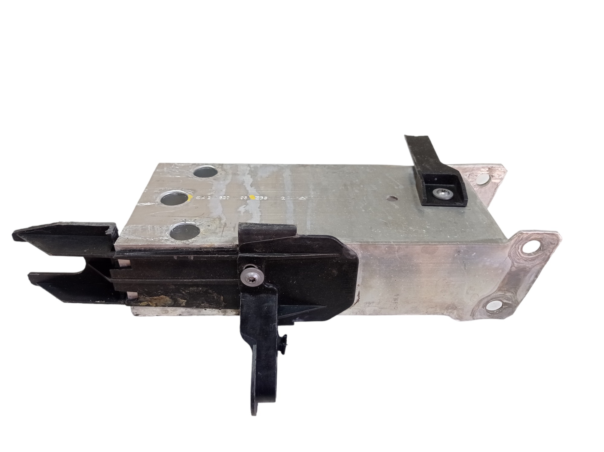 Suporte Esquerdo Para Choque Dianteiro Gla 200 2016 V568 8