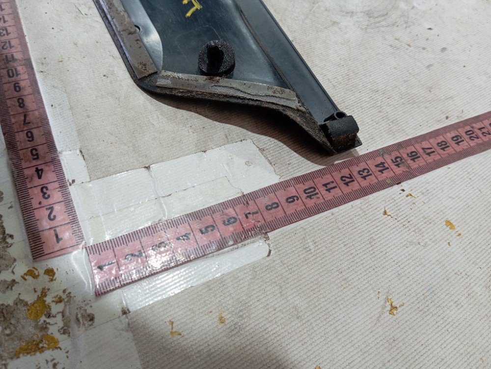Moldura Externa Coluna Esquerda Land Rover Defender 22 V645 9