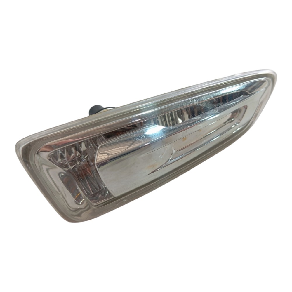 Luz Paralama Direito Gm Tracker 2020 2025 V627 4