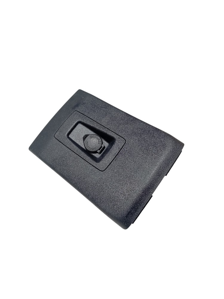 Moldura console tomada 12v Toyota Corolla 2023 1