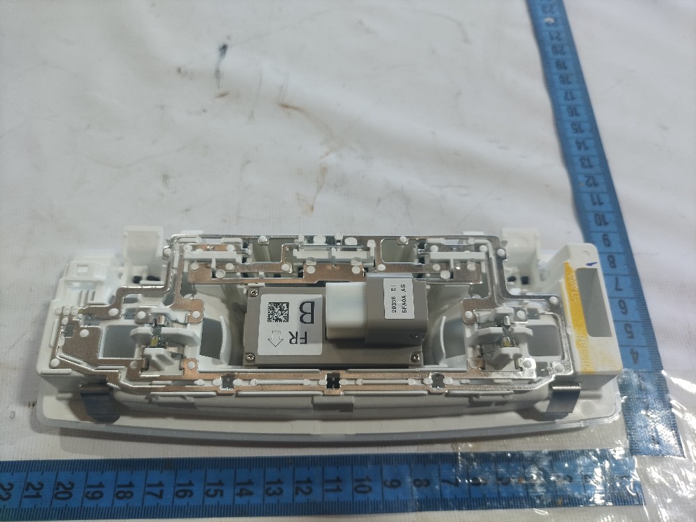 Luz Cortesia Teto Nissan Leaf 2023 V632 9