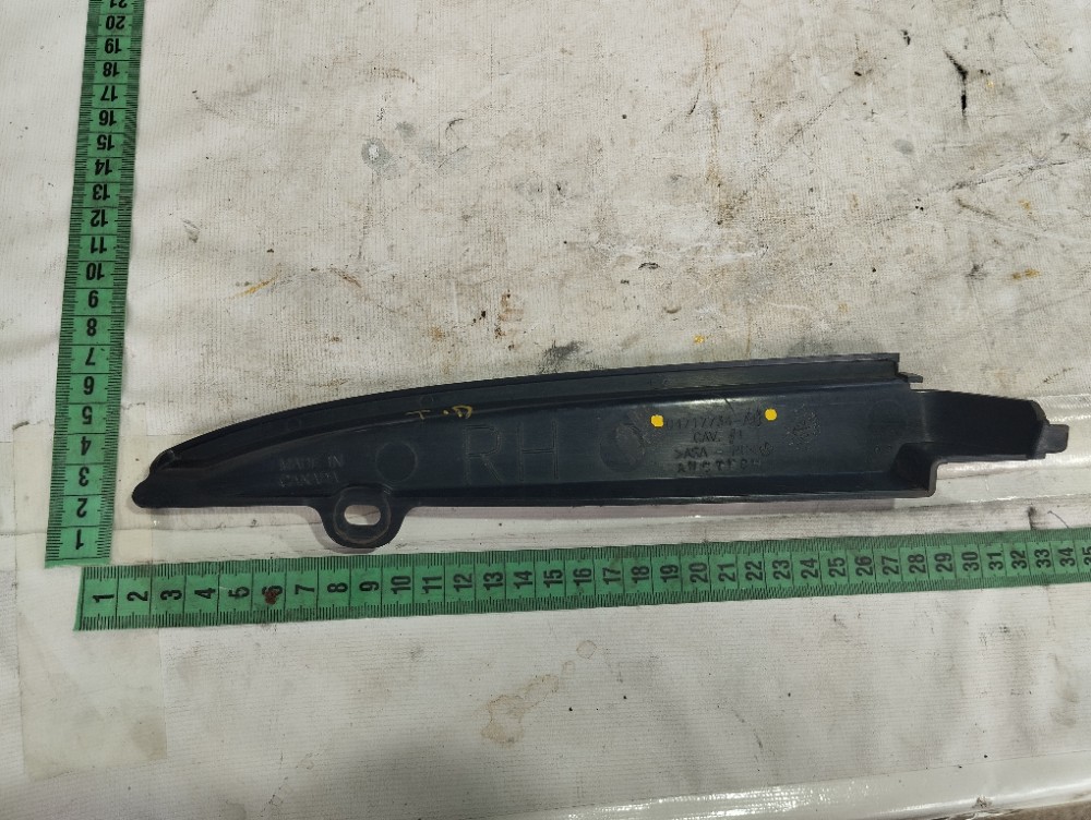 Acabamento Trilho Porta Traseira Direita Grand Caravan V578 8