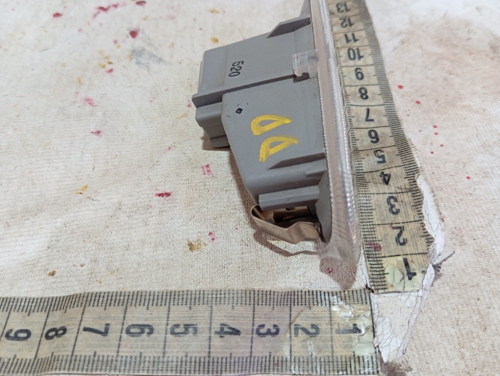 Luz Cortesia Porta Diant Direita Land Cruiser Prado 05 V620 10