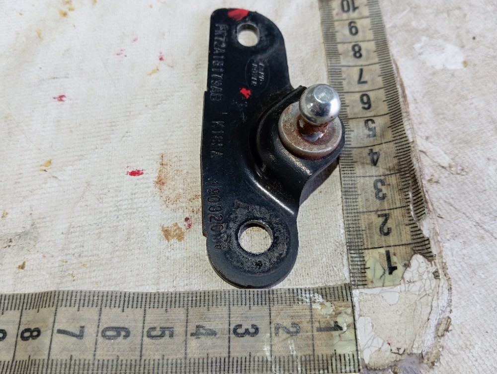 Suporte Amortecedor Esquerdo Tampa Traseira Discovery V611 8