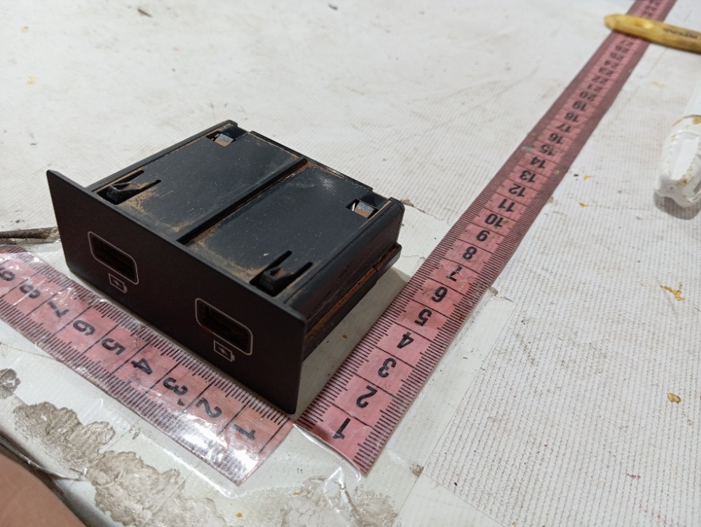 Entrada Usb Console Renault Zoe 2023 V639 9