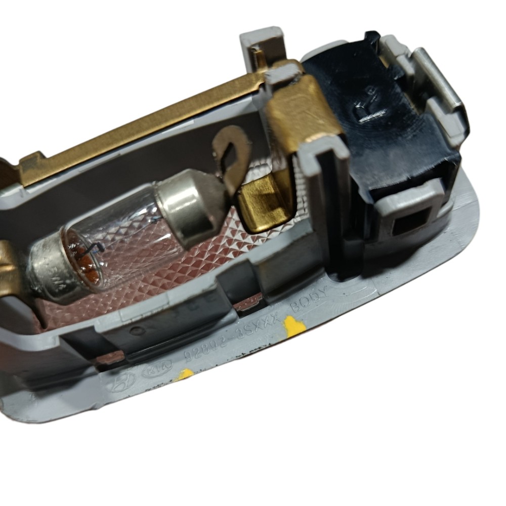 Luz cortesia direito Hyundai Hb20s 2015 8