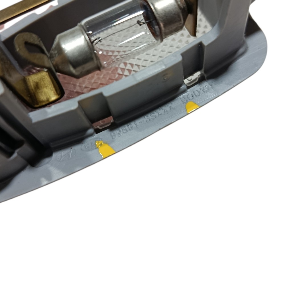 Luz cortesia esquerda Hyundai Hb20s 2015 1