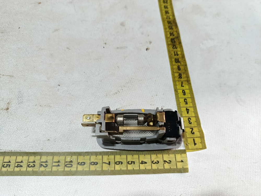 Luz cortesia esquerda Hyundai Hb20s 2015 9