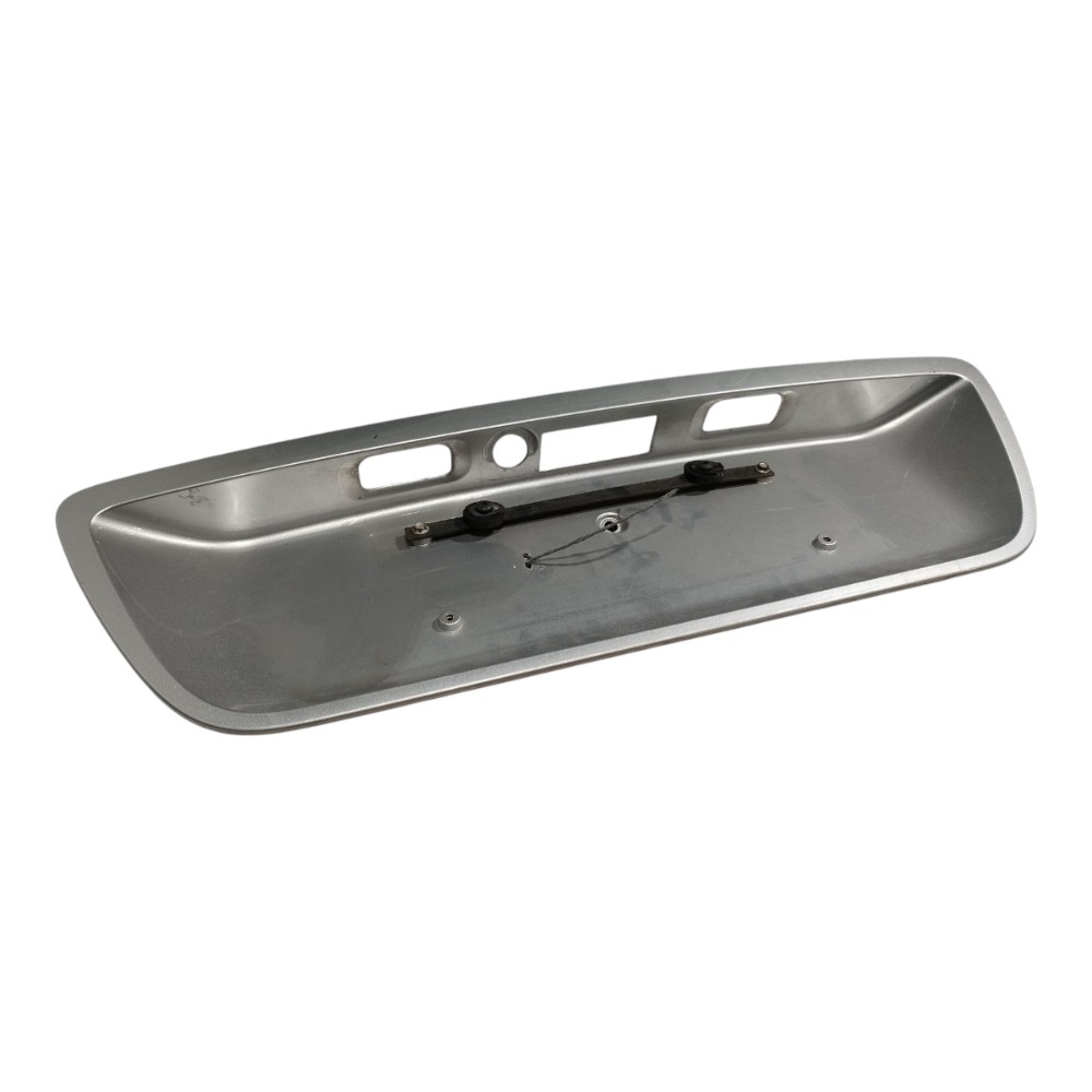 Moldura placa Mercedez c180 V661 8
