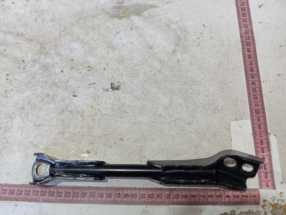 Travessa esquerda quadro traseiro Rover Defender 2022 V645 9