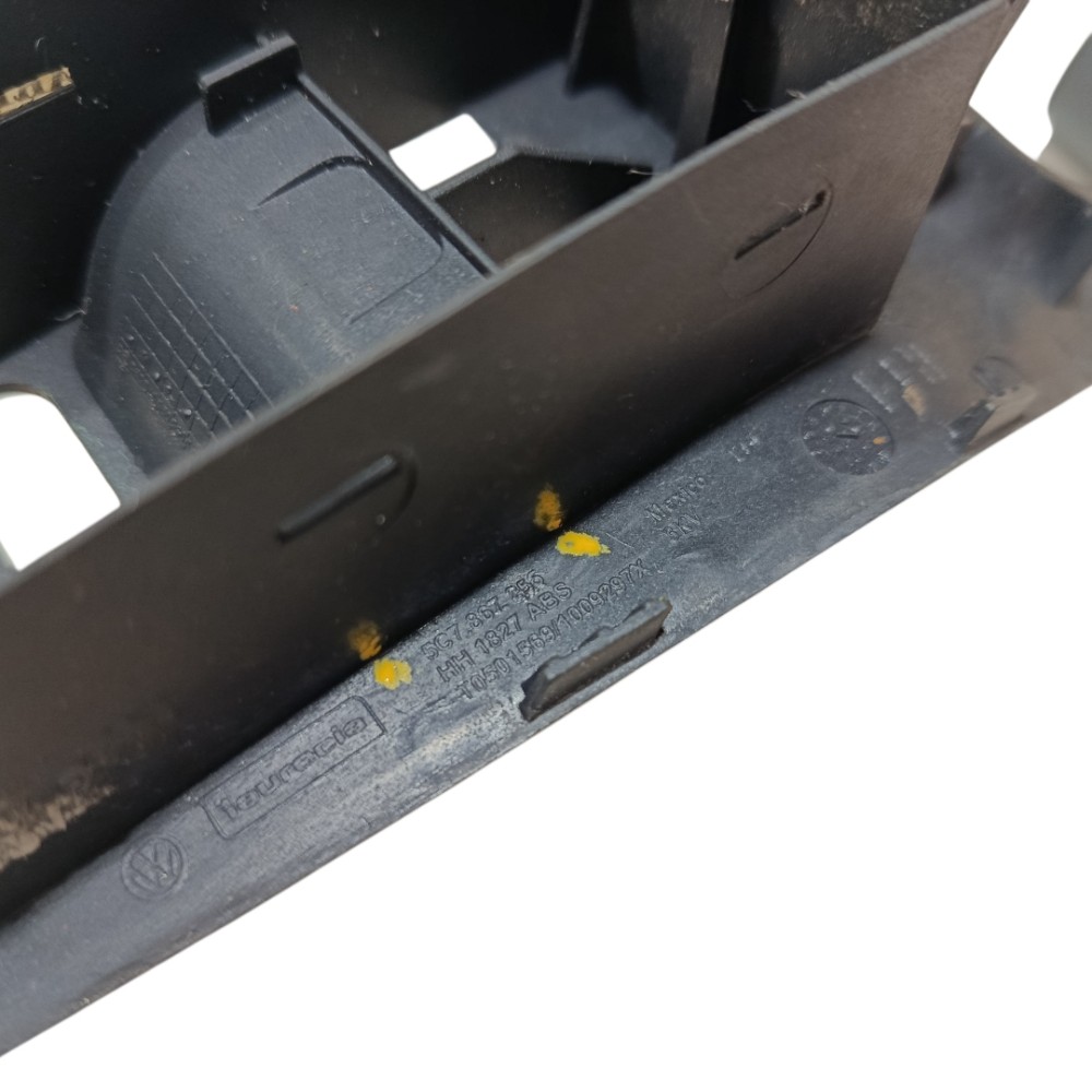 Moldura comando vidro porta diant esq Vw Jetta 2012 8