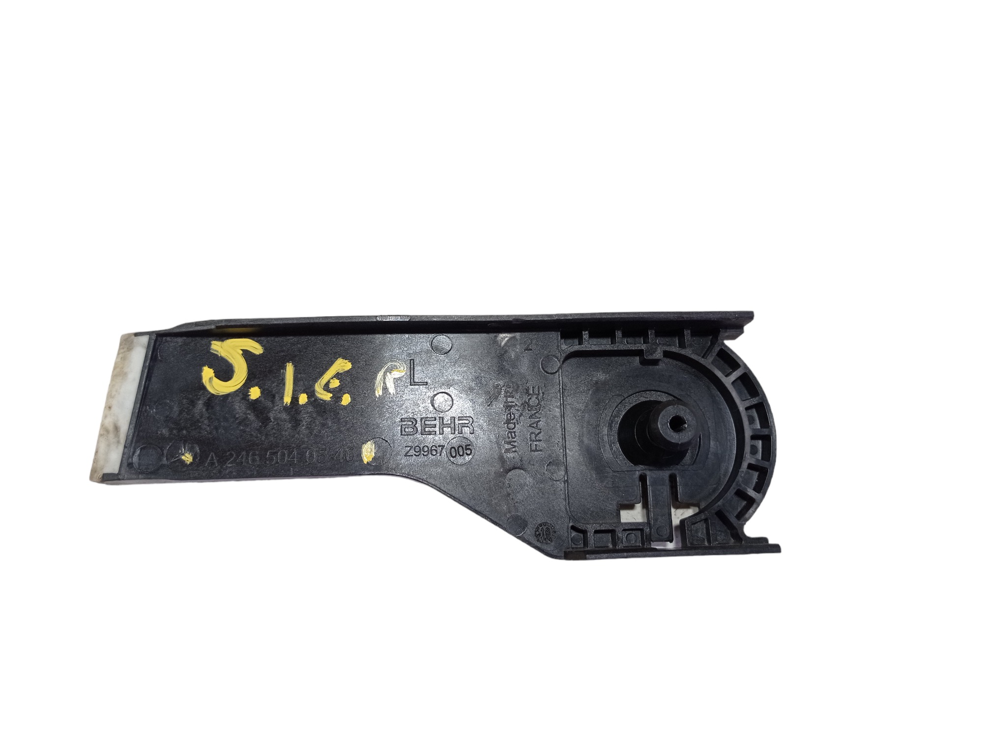 Suporte Inferior Esquerdo Radiador Gla 200 2016 V568 4
