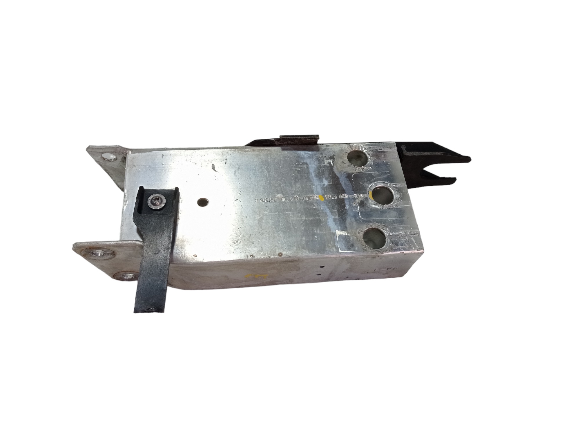 Suporte Esquerdo Para Choque Dianteiro Gla 200 2016 V568 2
