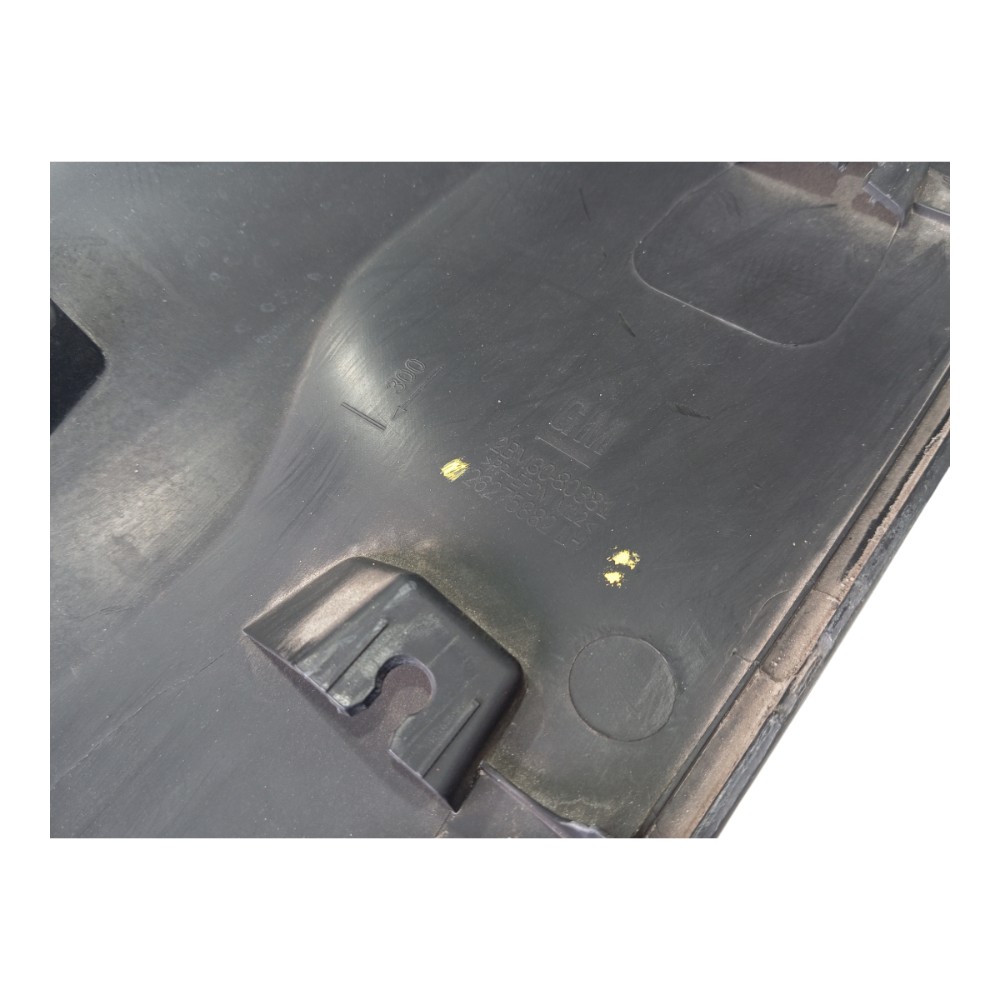 Moldura Porta Traseira Esquerda Gm Tracker 2020 2025 V627 5