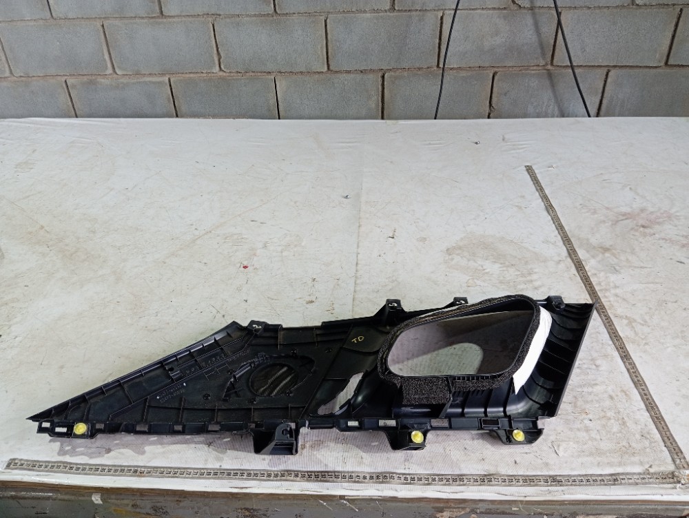 Acabamento Coluna Traseira Direita Lexus Rx500hf 2023 V619 8