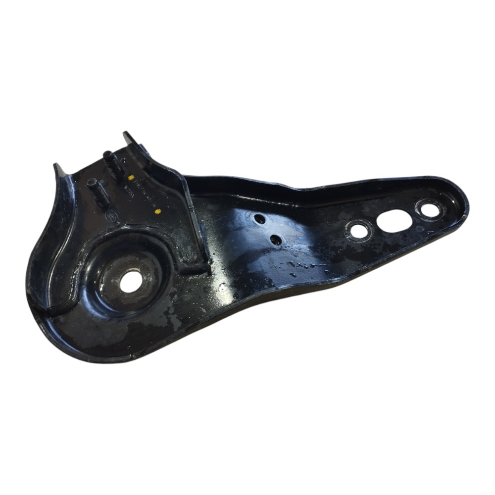 Suporte quadro suspensão traseiro esq Rover Defender 22 V645 8