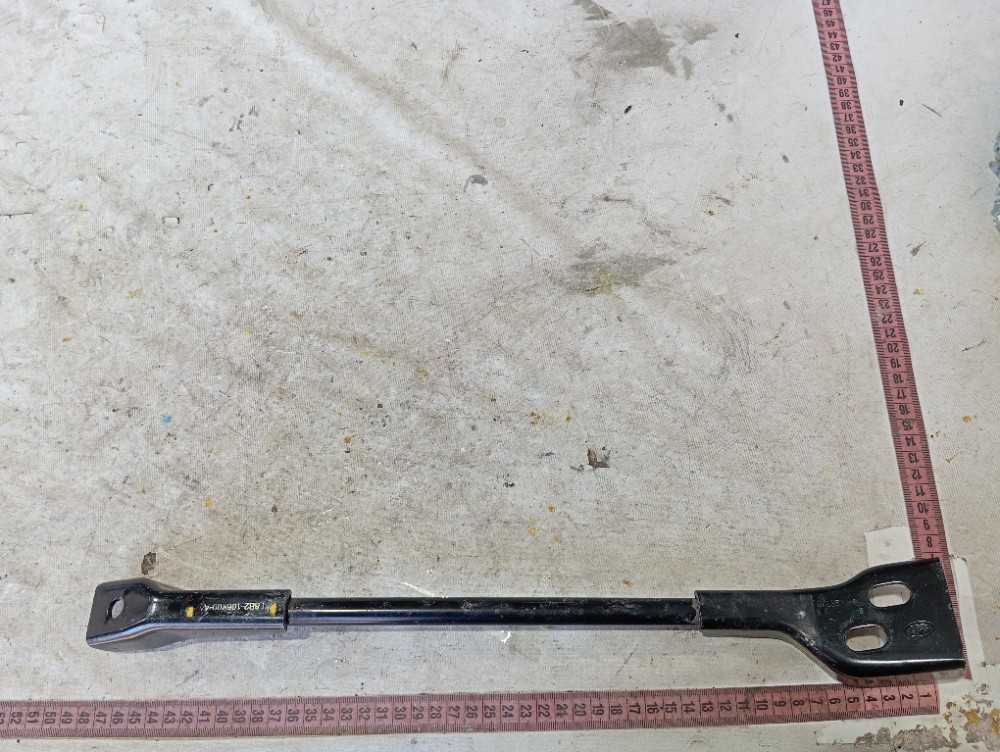 Travessa esquerda quadro traseiro Rover Defender 2022 V645 9
