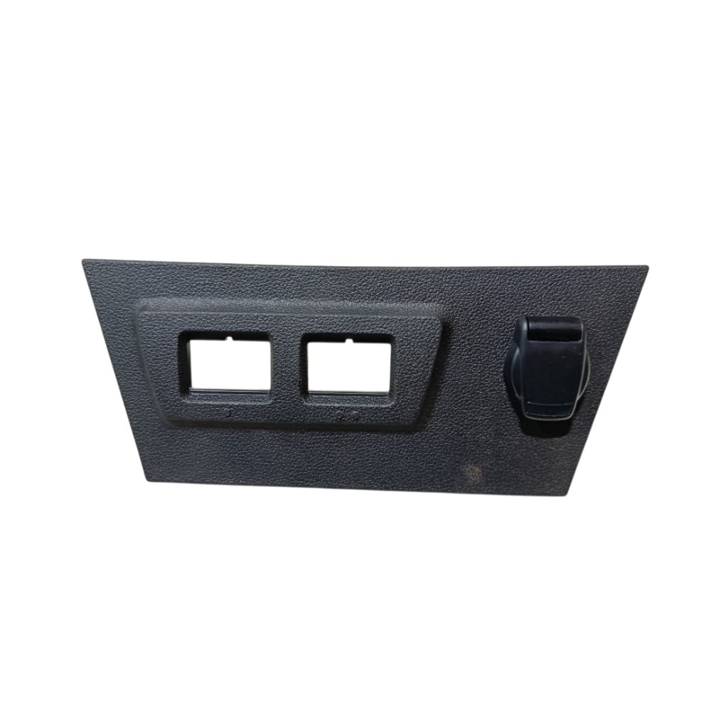 Moldura tomada 12v Renault Duster 2024