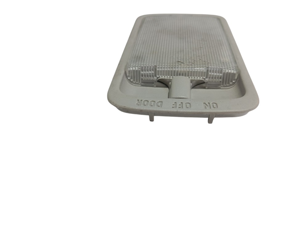 Luz Cortesia Nissan Versa 2014 V131 2