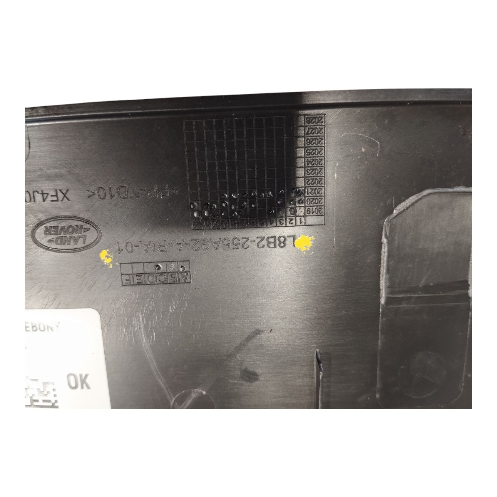 Acabamento Porta Mala Central Land Rover Defender 2022 V645 3