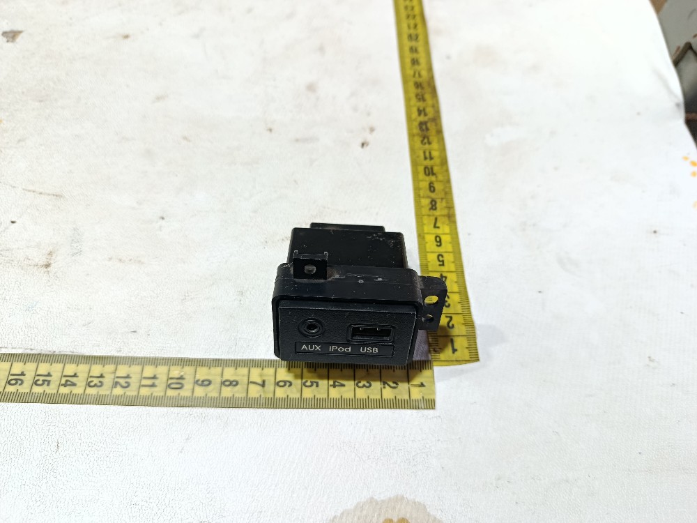 Entrada usb auxiliar Hyundai Hb20s 2015 9