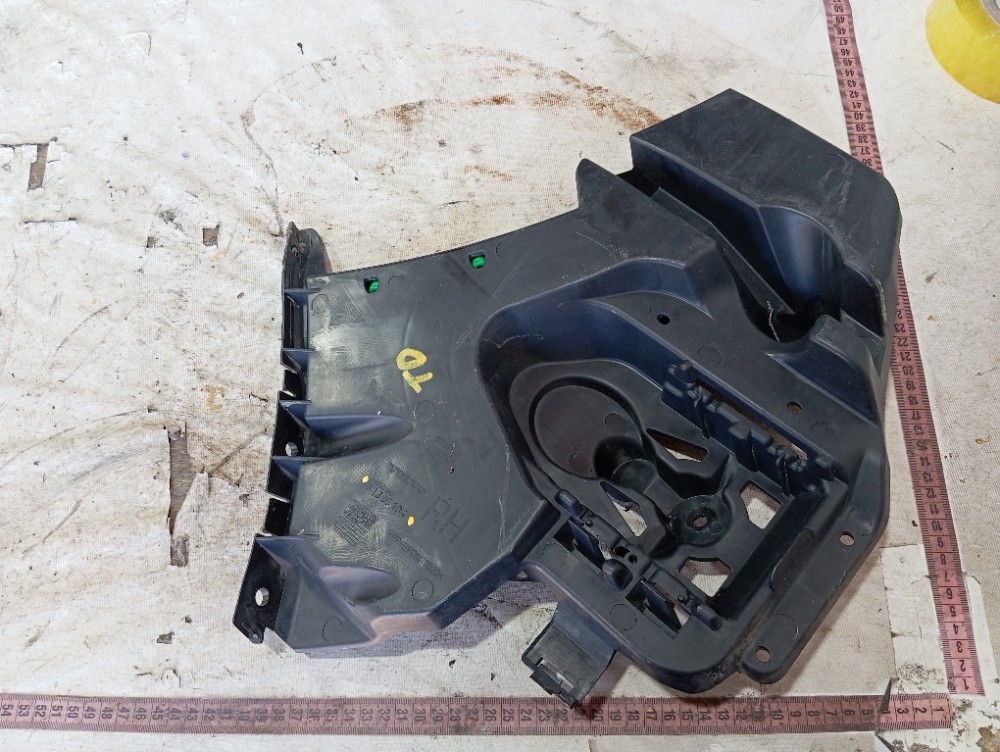 Guia Direito Parachoque Traseiro Volvo V40 T3 2013 2019 V652 9