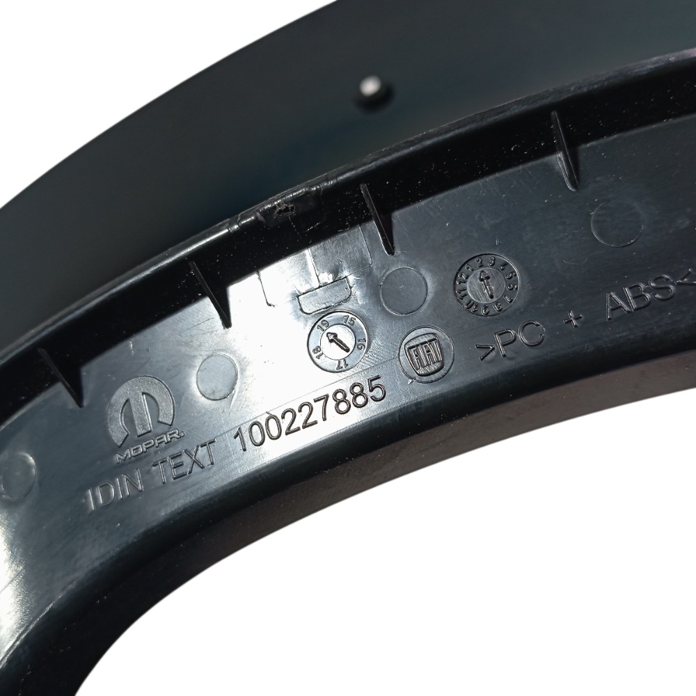 Moldura painel instrumentos Fiat Mobi 2019 7