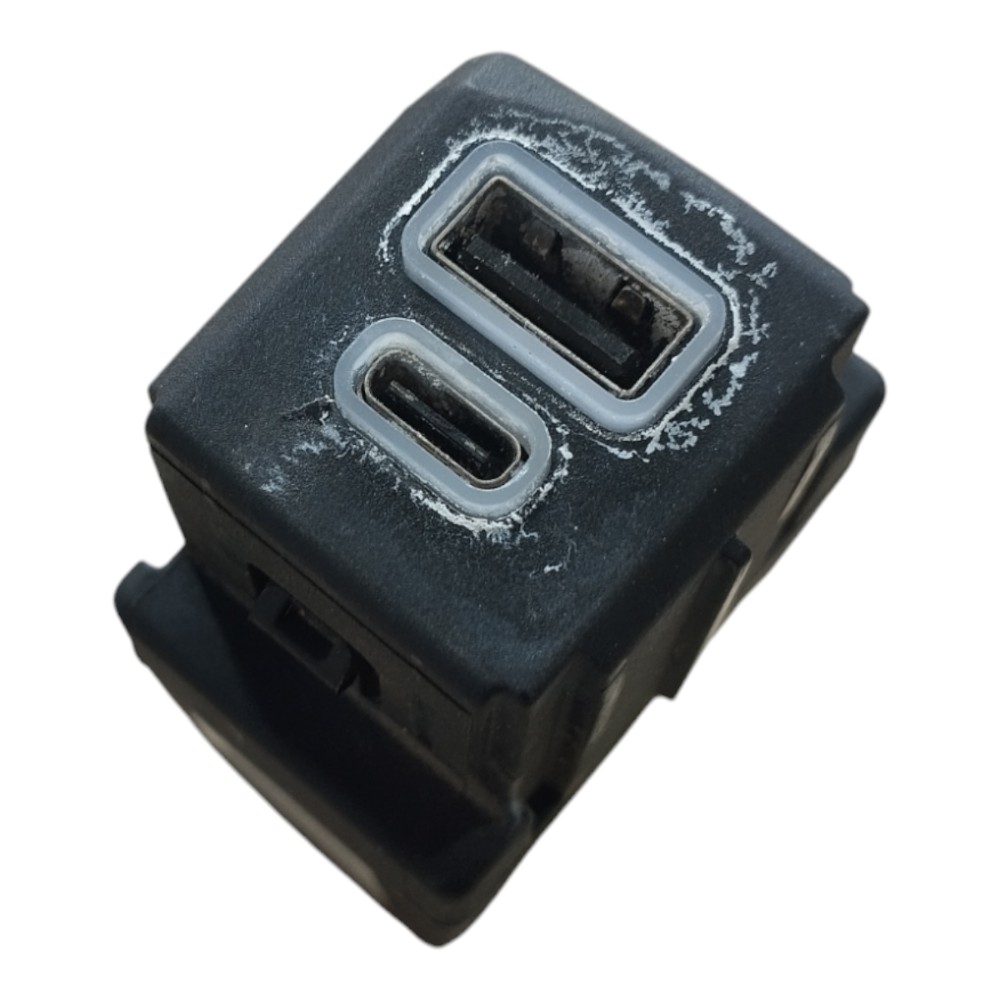 Entrada Usb Ram Rampage Rt 2023 2024 V641 1