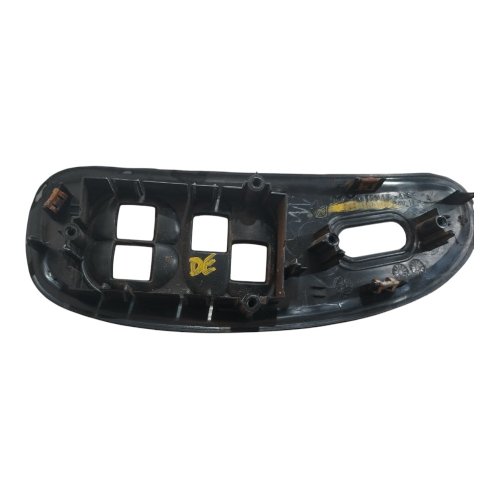 Moldura Botão Dianteiro Direito Chrysler Grand Caravan V578 1