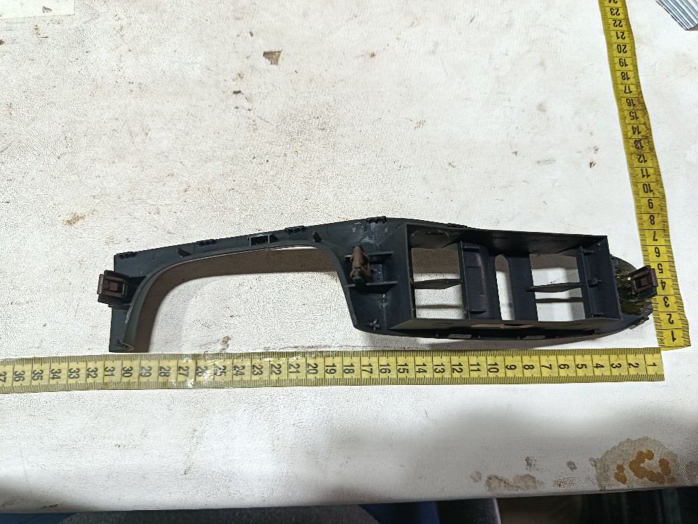 Moldura comando vidro porta diant esq Vw Jetta 2012 10