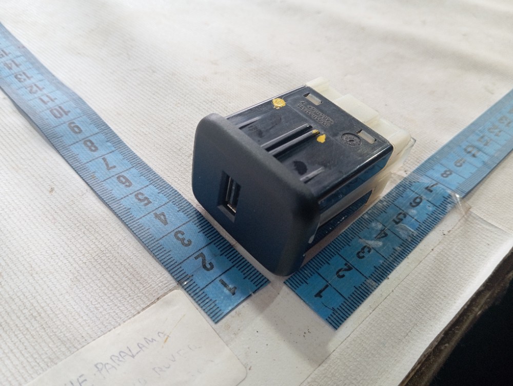 Entrada Usb Gm Tracker 2020 2025 V627 9